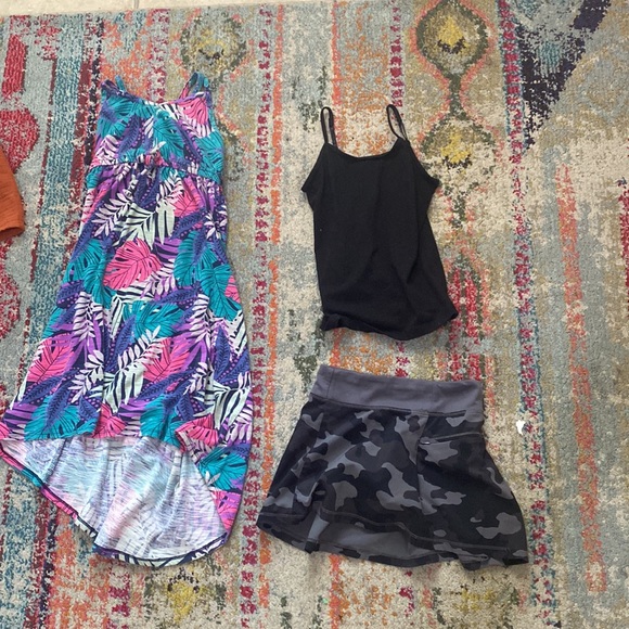 Toddlers clothings size 4-5 - Picture 2 of 3